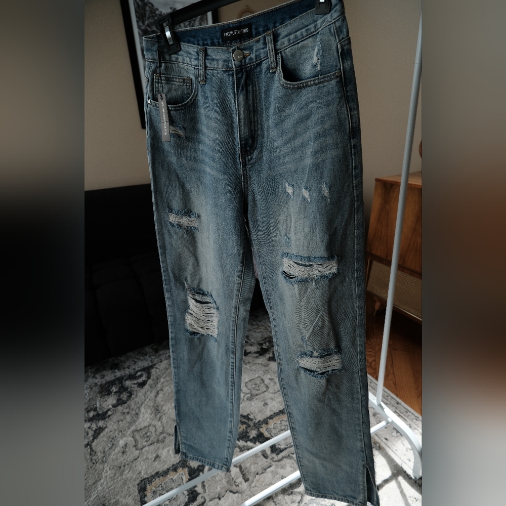PrettyLittleThing Relaxed Distressed Denim Jeans